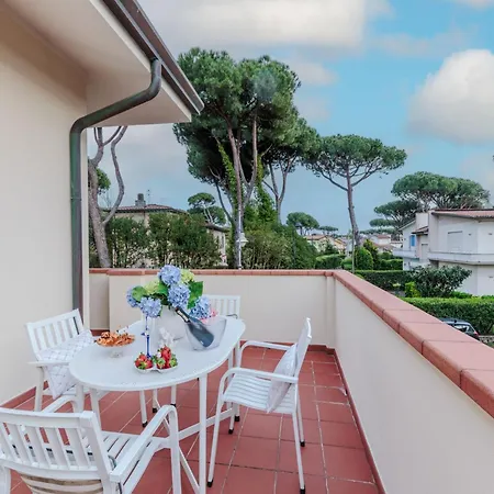 Villa By The In Marina di Pietrasanta